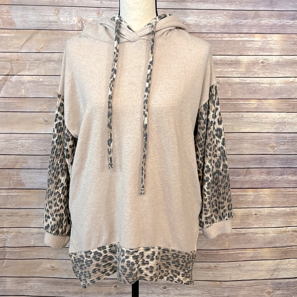 White Birch Cream & Leopard Print Tunic Hoodie w/pockets- Size Large